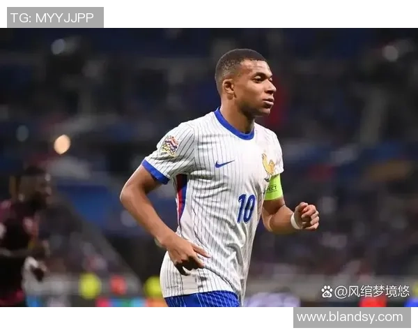 足球巨星闪耀风采 血性英姿俯瞰万众瞩目